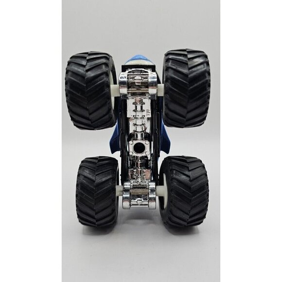 Hot Wheels Monster Jam Truck Shark Wreak 1:64 Scale Captian Carlyle Blue Matalic - Picture 9 of 11